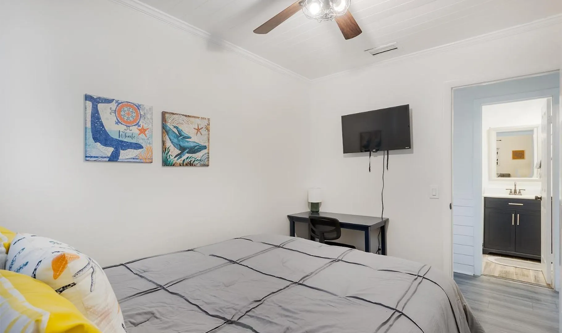 Beachside Bliss - Breakfast, Walk To Schooners, Sleeps 15, Fenced Privacy Панама-Сити